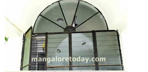 Miscreants pelt stones, damage Kumpala Mosque 3